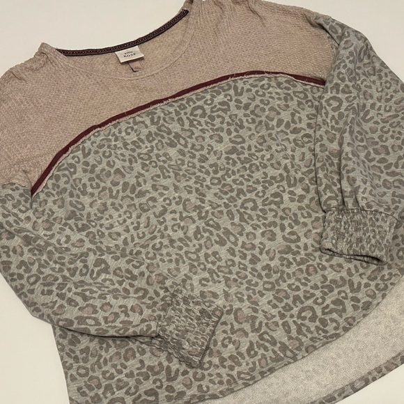 Knox Rose Sweaters - Knox‎ Rose Cream and Burgundy Leopard Print Sweater